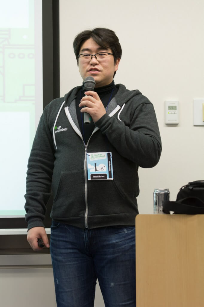 Startup Weekend Sapporoのオーガナイザーであり、日本NPO法人Startup Weekendの理事長、LeeさんによるStartup Weekendの説明